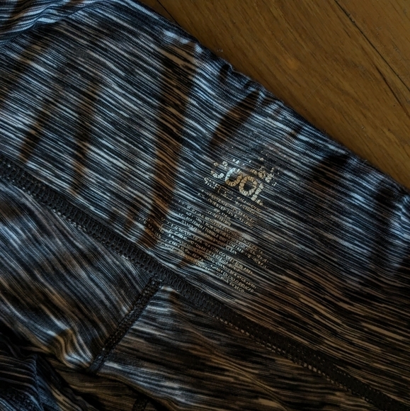 32 Degrees Cool Large Black, Brown, & White  Abstract Striped Leggings - Picture 5 of 7